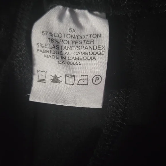 Plus size shorts - Picture 3 of 3